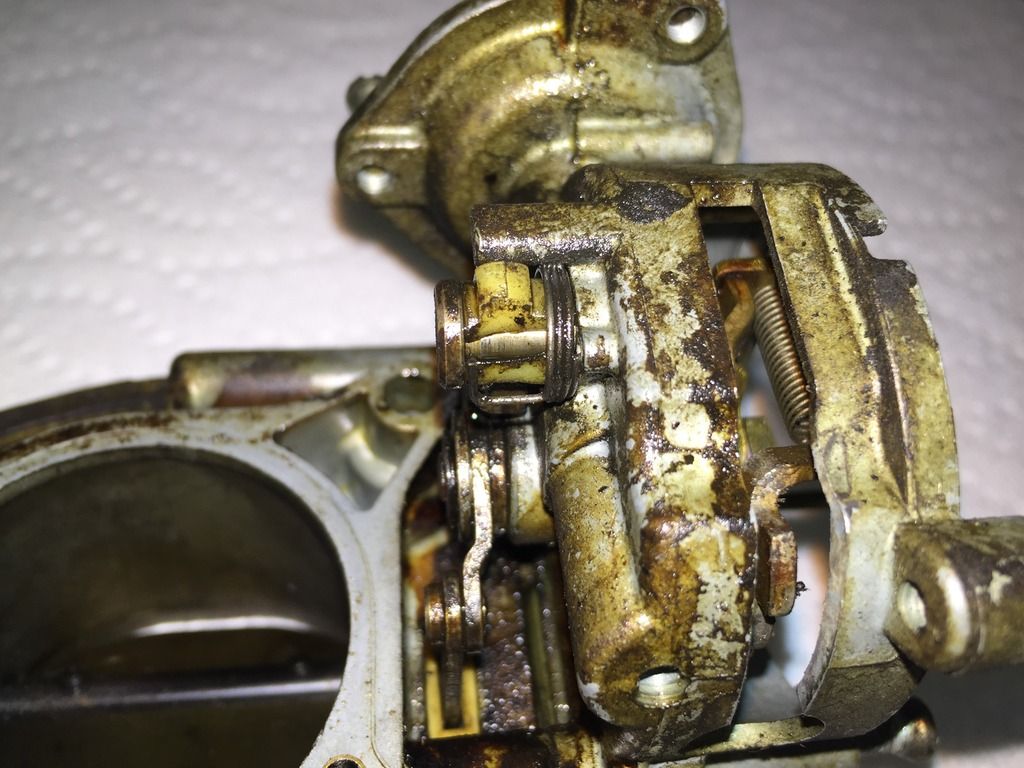 Auto choke back side spring